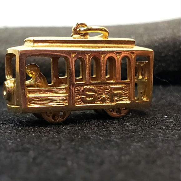 14kt Yellow Gold 3D SF Cable Car Pendant w/ moving Driver & Wheels - Picture 7 of 9